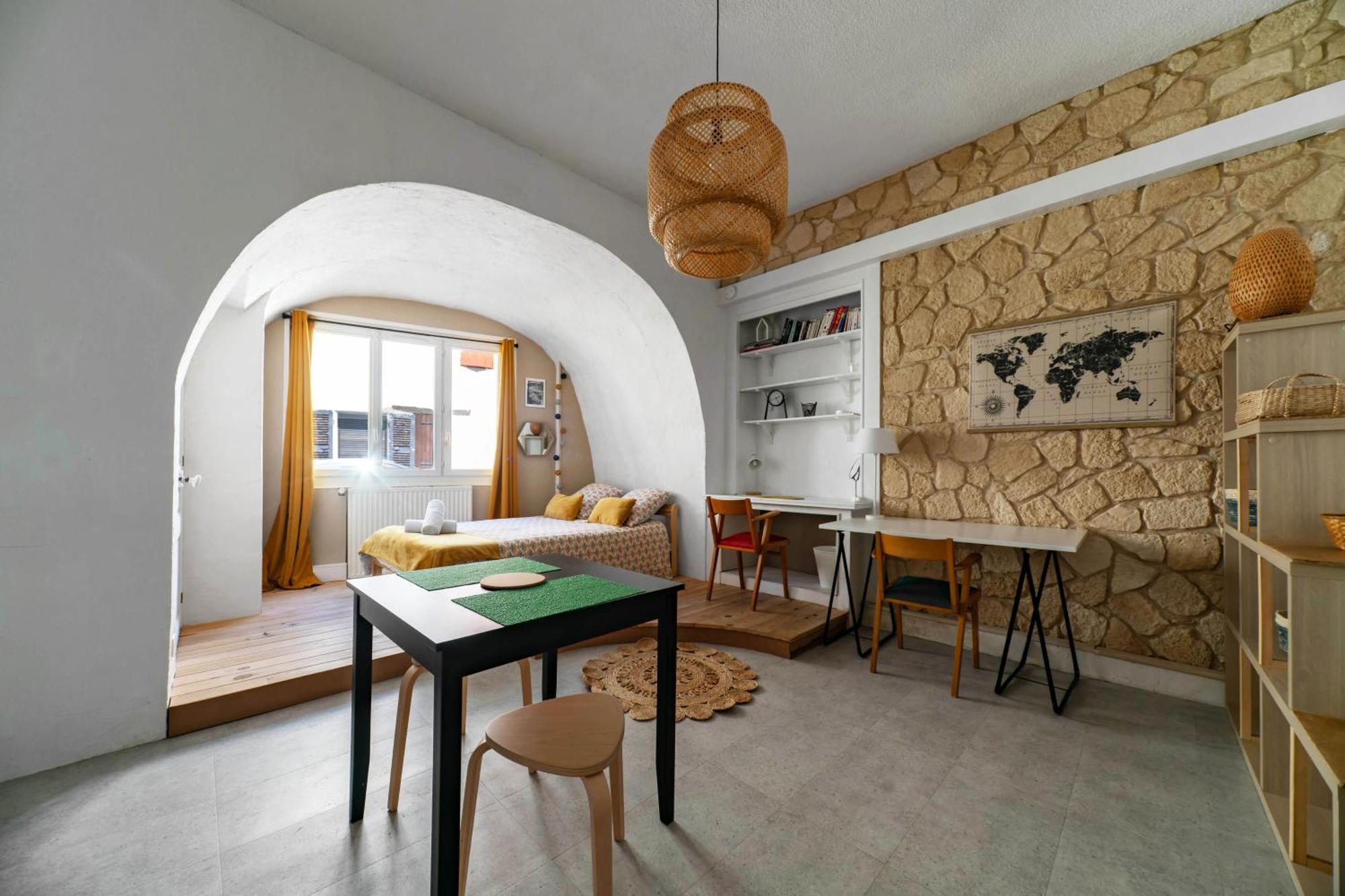 Grande Maison Cusset - Maison De Ville - 3 Chambres المظهر الخارجي الصورة